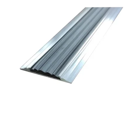 Полоса противоскользящая алюминиевая 46 мм, с ЧЕРНОЙ резиновой вставкой, длина 1 м.